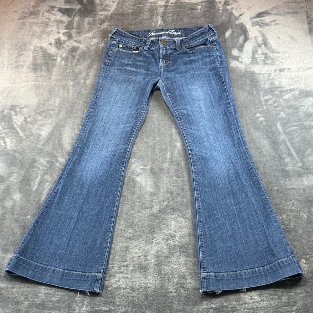 American Eagle Artist Flare Jeans Womens 8 Medium Wash Low Rise Wide Leg Denim